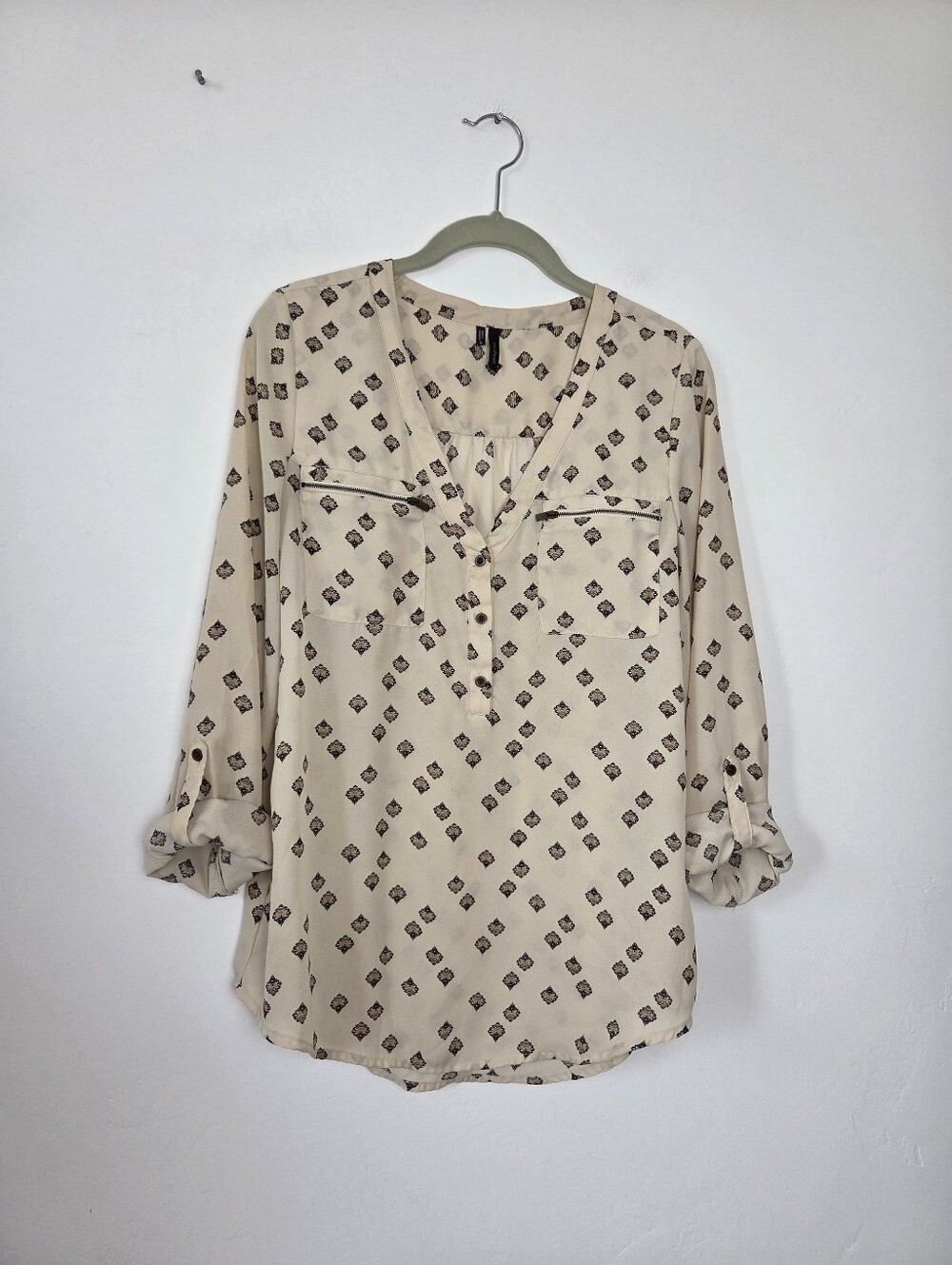 Maurices Blouse Top Ivory Damask Ikat Boho V Neck Roll Tab Lightweight Summer S - Picture 1 of 9
